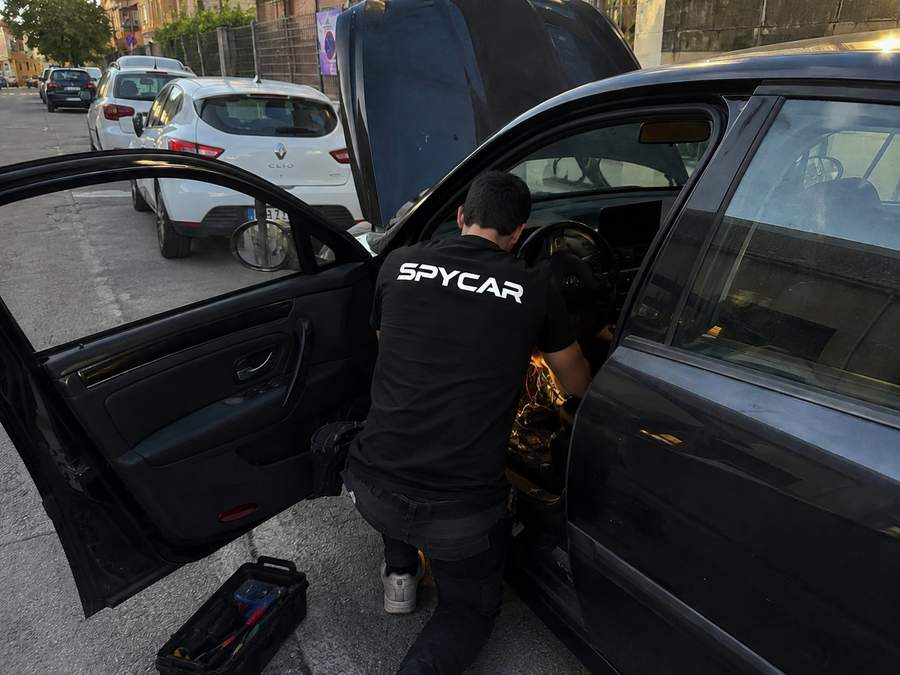 Technicien Spycar en intervention